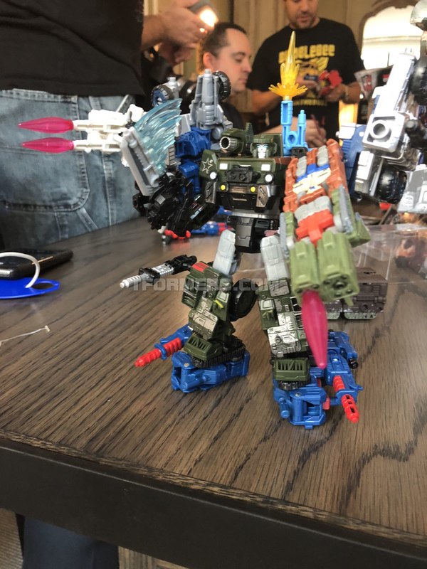 Transformers Siege War For Cybertron Preview Wave 1  (86 of 103)